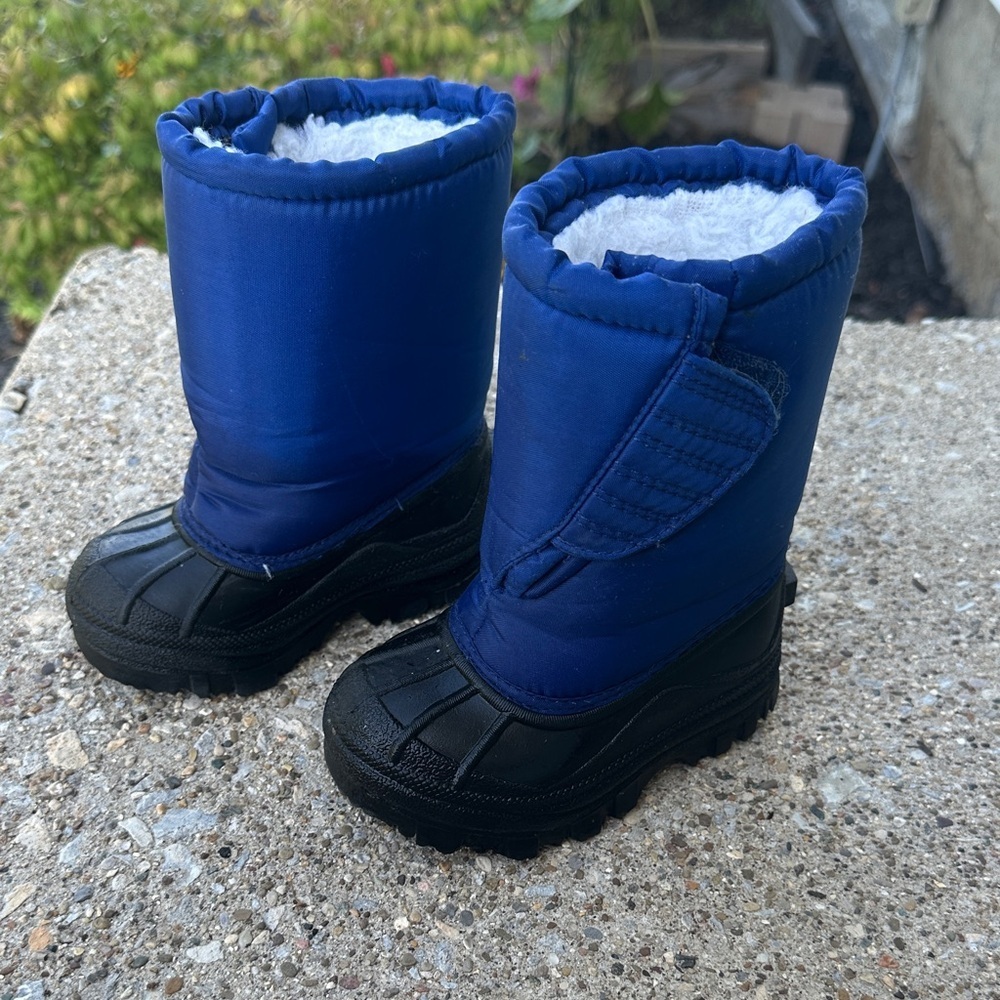 Kid Connection Boys Snow boots size 6